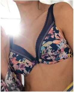 Soutien-gorge Coque Antigel Mille Pétales (Pétales Aquarelle) -Aubade Lingerie Boutique soutien gorge coque antigel mille petales petales aquarelle 2